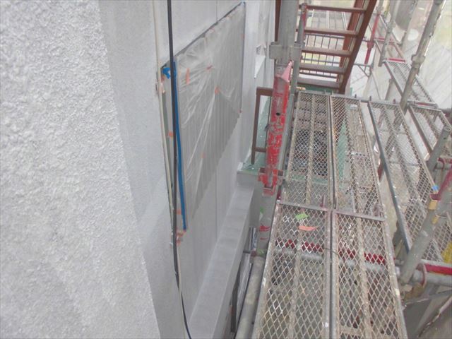 春日井市、外壁の下塗り