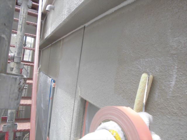 春日井市、外壁の下塗り