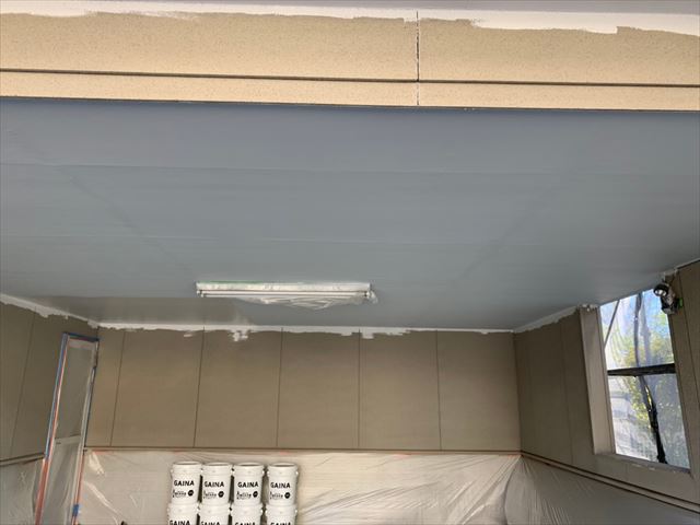 ベランダ下の塗装です
