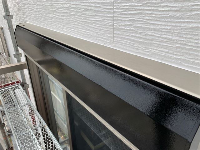 シャッターボックスの塗装です