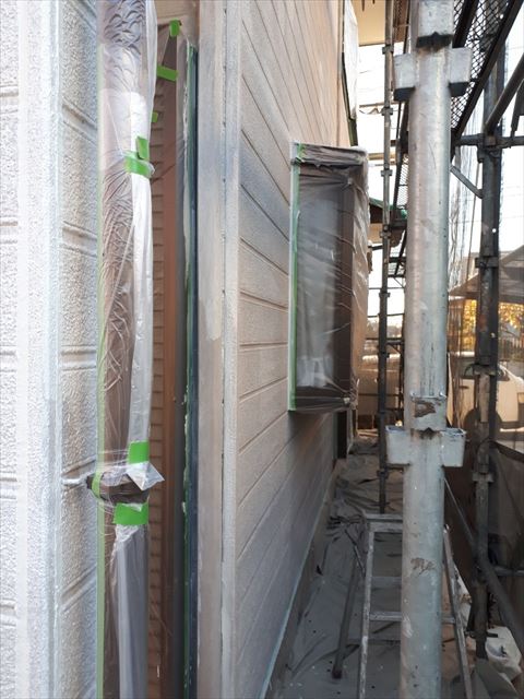外壁の下塗り塗装、完了です