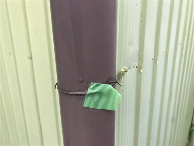 樋を止めている金具のサビ