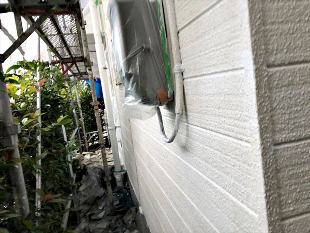 外壁の下塗り２回目完了です