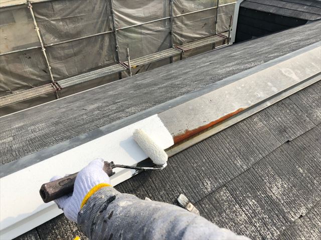 屋根の棟板金の下塗り塗装