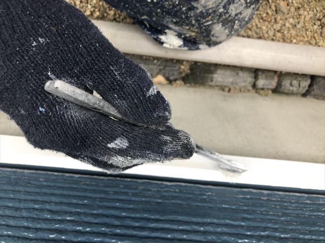水切りの塗装です
