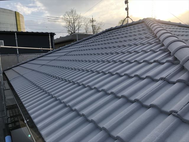屋根の上塗り塗装です