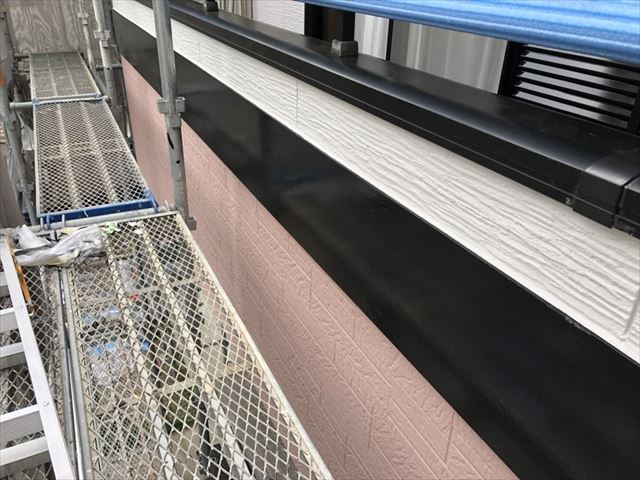 幕板の塗装です