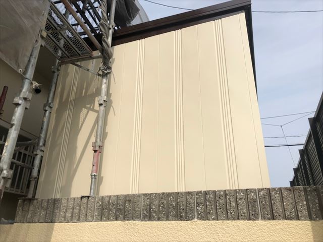 物置の塗装です