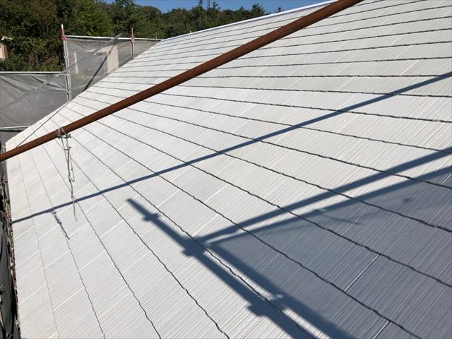 春日井市大留町で屋根の下塗りサーモテックシーラーを塗ります