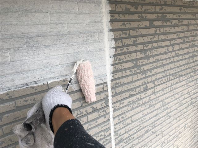 外壁の下塗り2回目