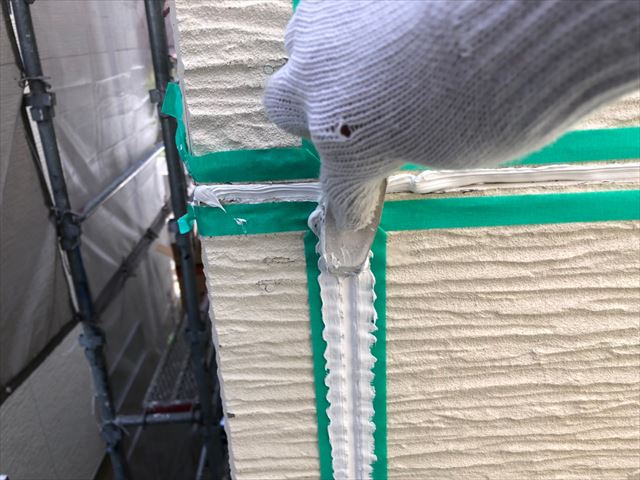 ヘラ押えをします