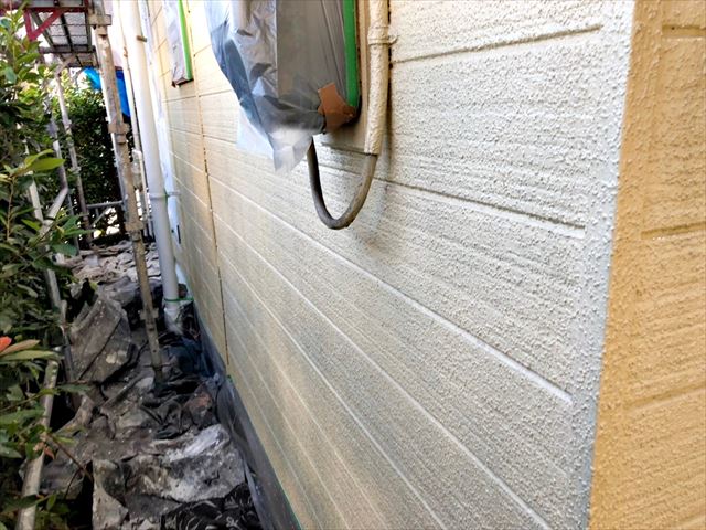 外壁の下塗り1回目です