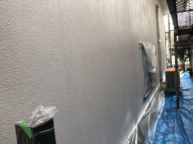 外壁の下塗り完了です