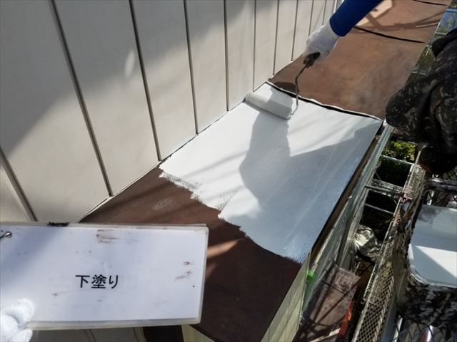 土浦市の外壁塗装現場は付帯部塗装にはいりました！鉄部の塗装はケレン作業をしっかりおこないます