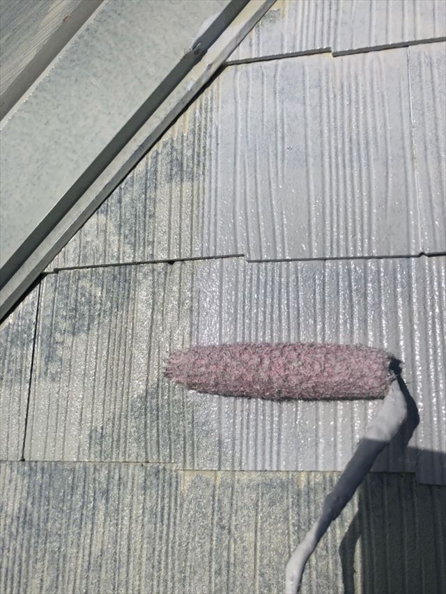 土浦市の屋根塗装！下塗りを行い、板金や釘頭の補強を行います。