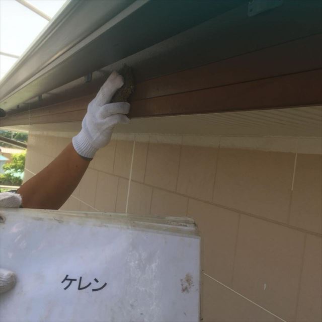 阿見町で軒天・破風板塗装。汚れにくくカビに強い付帯部に！