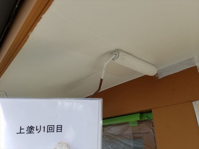 石岡市のスウェーデン造りのお家、軒天の塗り替えをおこないました！