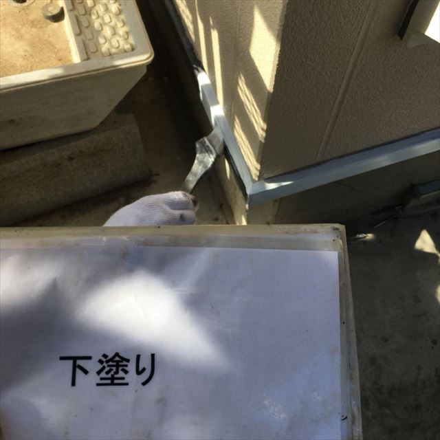 行方市で水切りの塗り替え。最後に窓拭きをして施工完了です。