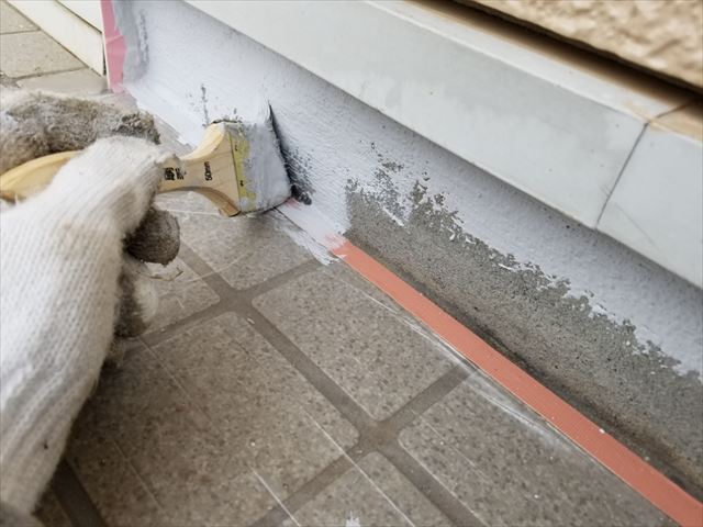 石岡市での外壁塗り替え工事。基礎の塗装をして施工完了です！