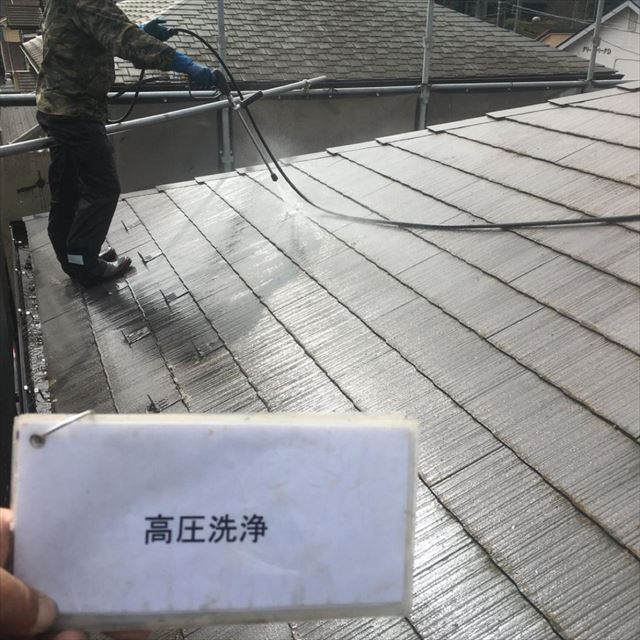 土浦市で塗り替え工事。築24年で2回めの塗り替え、まずは高圧洗浄からです