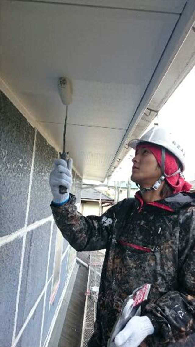 石岡市で、防カビの塗料で軒天を施工し付帯部は塗装前に下処理。