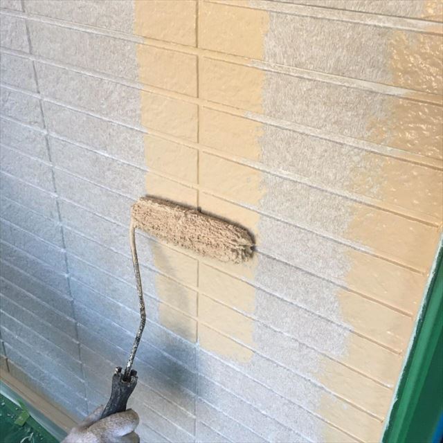 潮来市で外壁の塗装と鉄部の下処理から下塗りを行いました