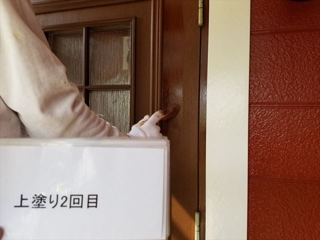 石岡市、築15年のスウェーデン造りの家の木部塗装の様子です！