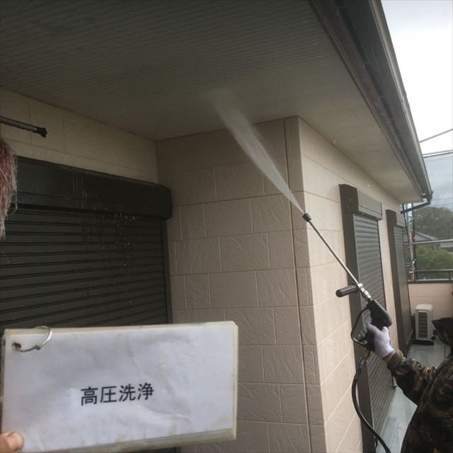 つくば市塗り替え現場。外壁の高圧洗浄と破風板ジョイントのシーリング打ち替え