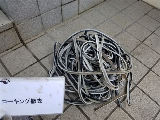 かすみがうら市の中古物件の外壁塗装。工事前にシーリング打ち替えして雨漏り防止