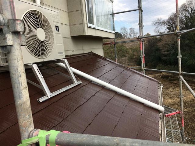 土浦市で上屋根と下屋根の塗り替え。上塗りして施工完了です！