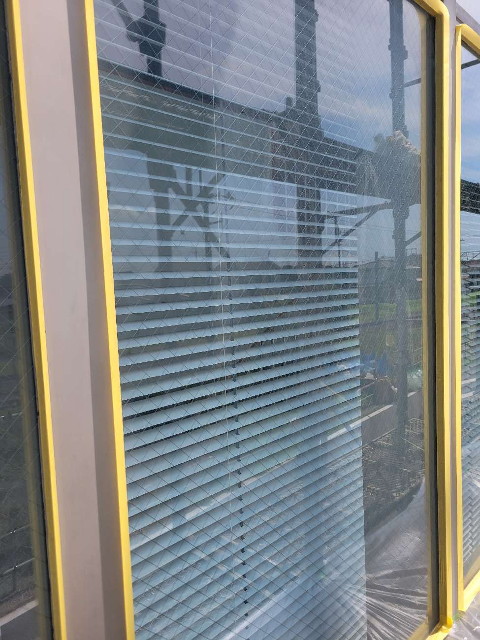 【牛久市】オフィス窓の断熱に節電ガラスコート塗装施工