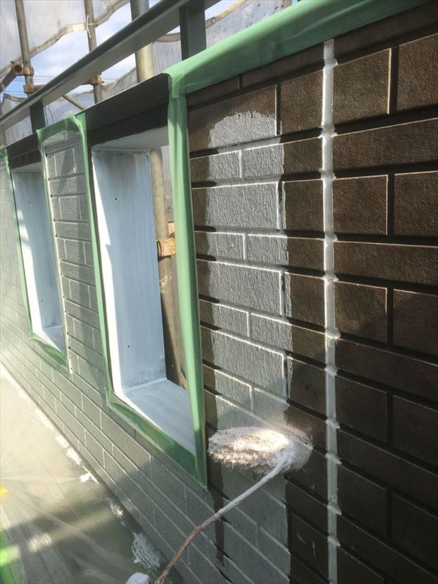 阿見町で傷んだベランダ内壁の塗装を行いました！