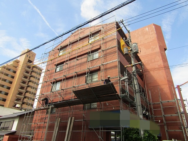 倉敷市昭和町　マンションＫ　雨漏りから改修工事　タイル部分樹脂注入