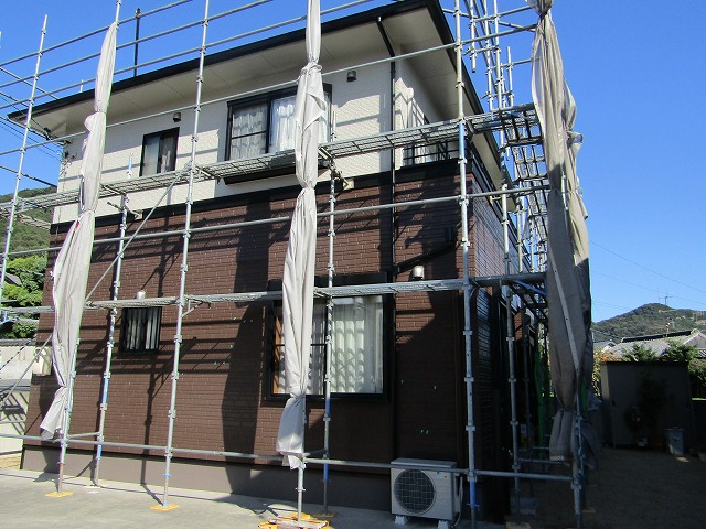 倉敷市児島　外壁アウトレット塗料完成間近　社内検査入念チエック