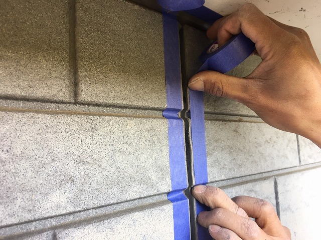 テープ貼り（アップ）