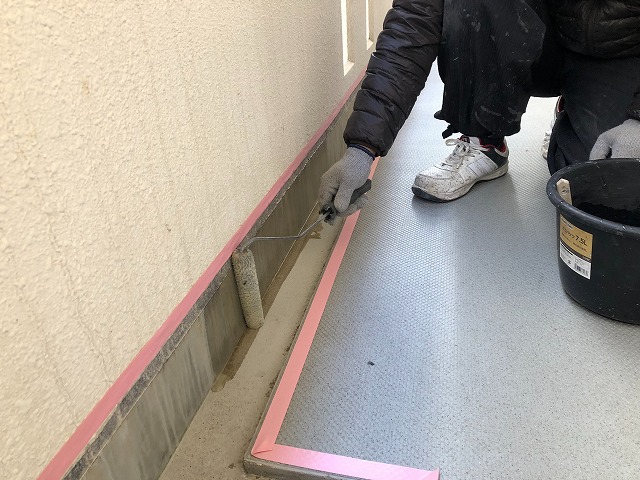 通路排水溝プライマー塗布