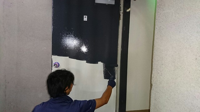 福島市　ホテル様の内部のドアを塗装してイメージチェンジ