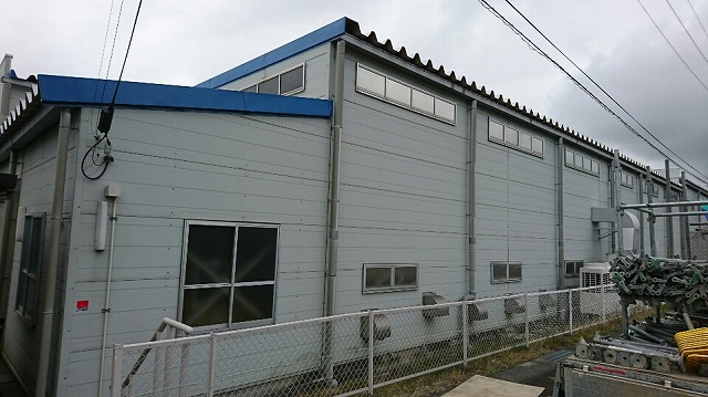 桑折町　工場外部の折半屋根や鉄骨部分の塗装工事が始まりました