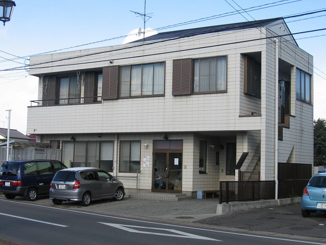 福島市　外壁の雨染みと屋根の錆びを見に店舗兼住宅の現場調査へ