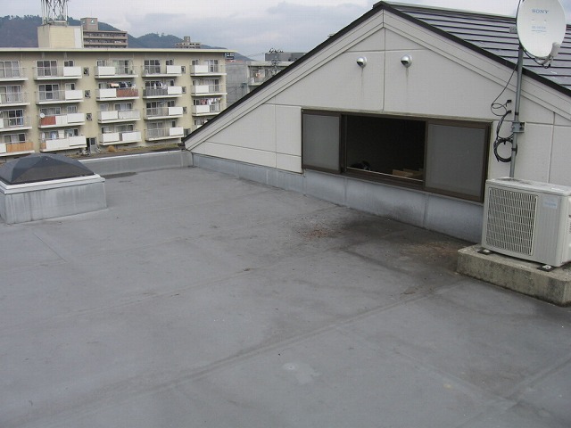 屋上の防水シートの様子