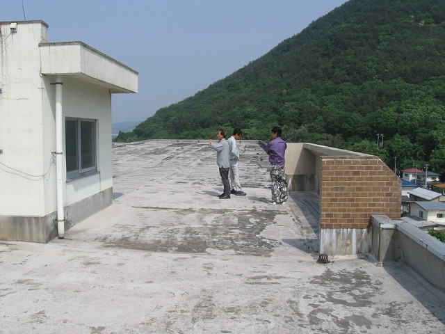 福島市野田町のマンションで、屋上防水工事の現場調査に行ってきました