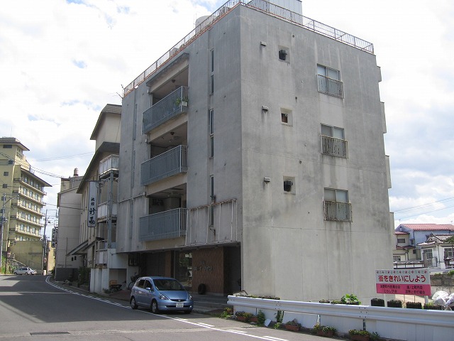 福島市飯坂町のマンションを外壁、軒天、手すり等の塗装現場調査