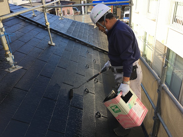 福島の住宅一階のコロニアル屋根上塗り完了しました。