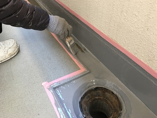 通路排水溝ウレタン塗膜防水下塗り