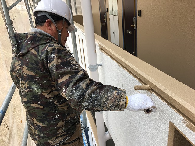 手摺中塗り