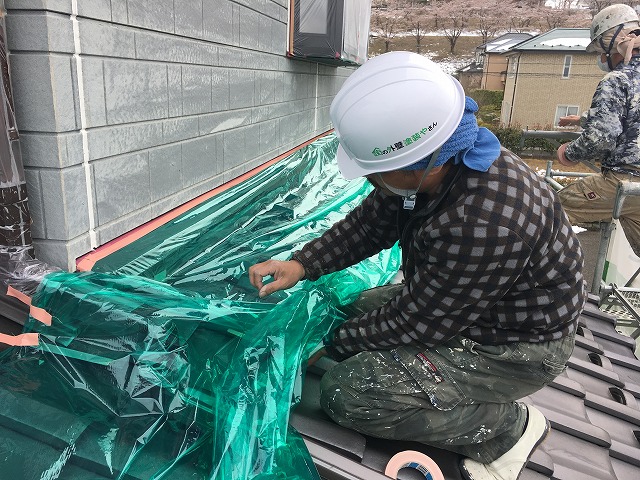福島市松川町　２階建て住宅外壁塗装の養生作業のご紹介