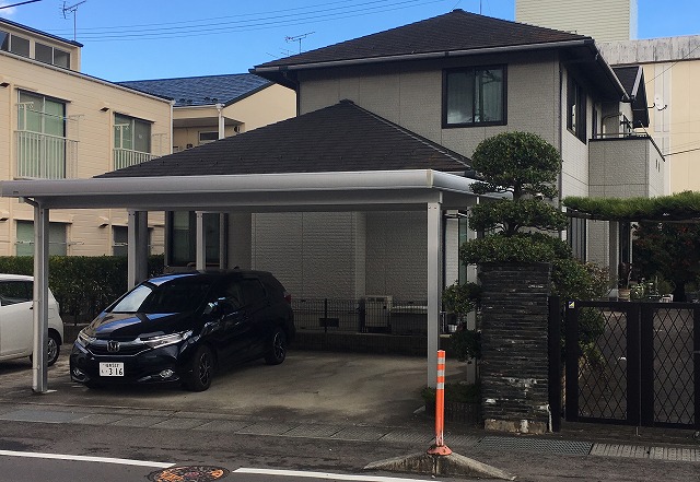 福島市の住宅屋根と破風、雨樋、外壁部分塗装が完了しました。