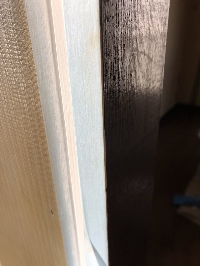 ドア枠塗装色分け