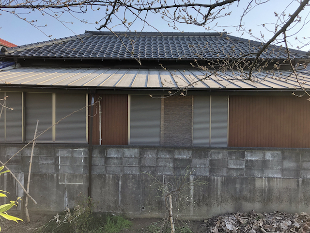 草加市金明町の台所改修、屋根塗り替え工事の下見に行きました