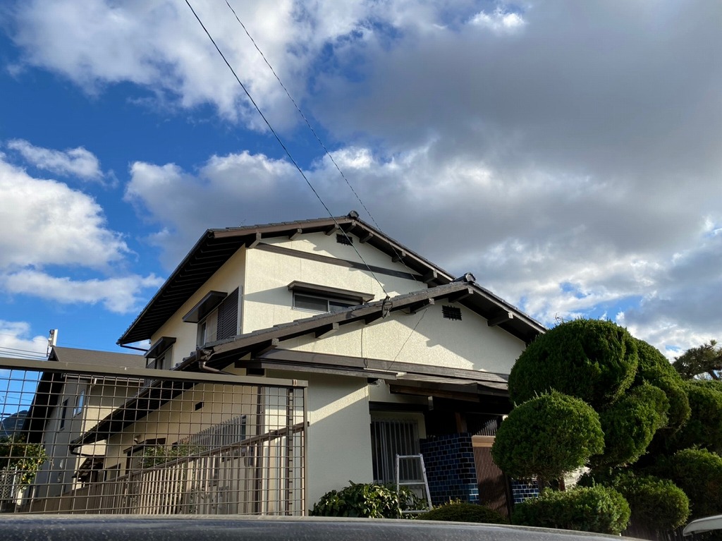 東区高見台で一軒家の外壁・屋根・部分塗装のご依頼をいただきました。